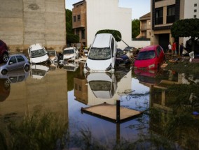 西班牙发生了史无前例的洪水，造成至少158人死亡